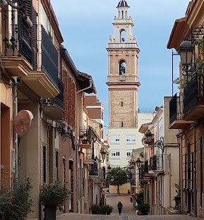 Burjasot con la iglesia de fondo