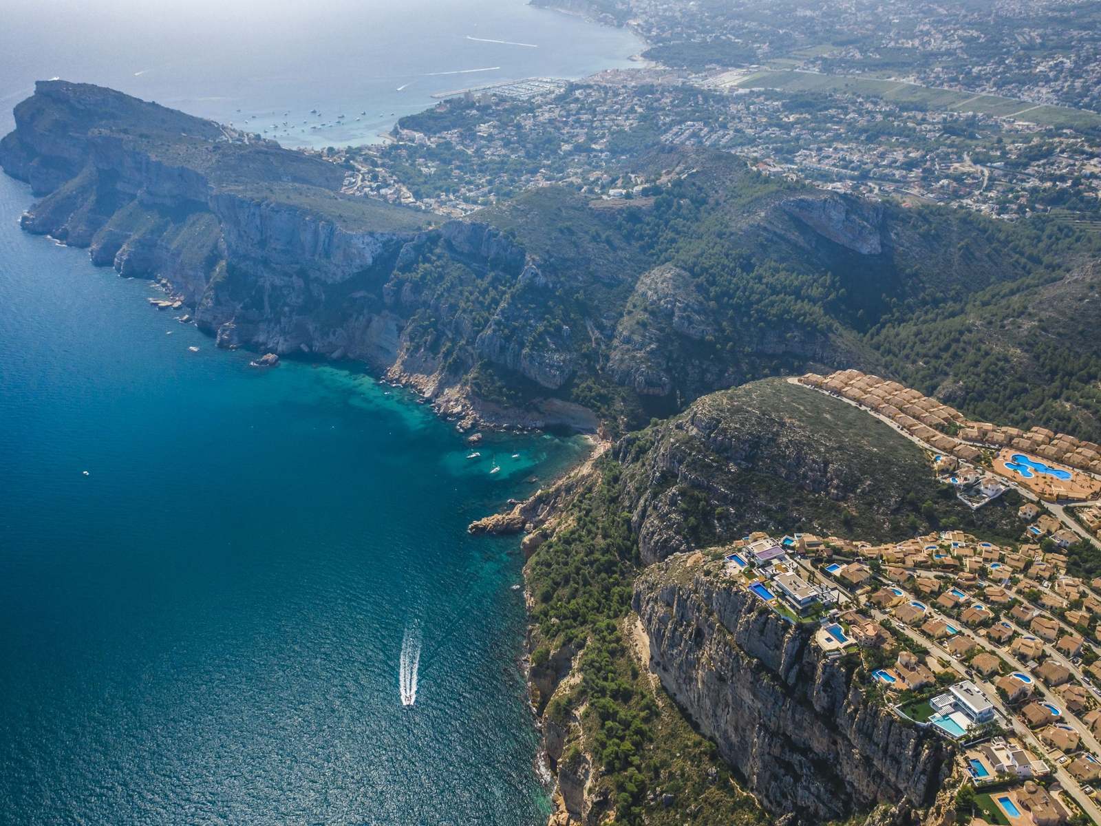 Imagen de cumbre del sol desde las alturaso