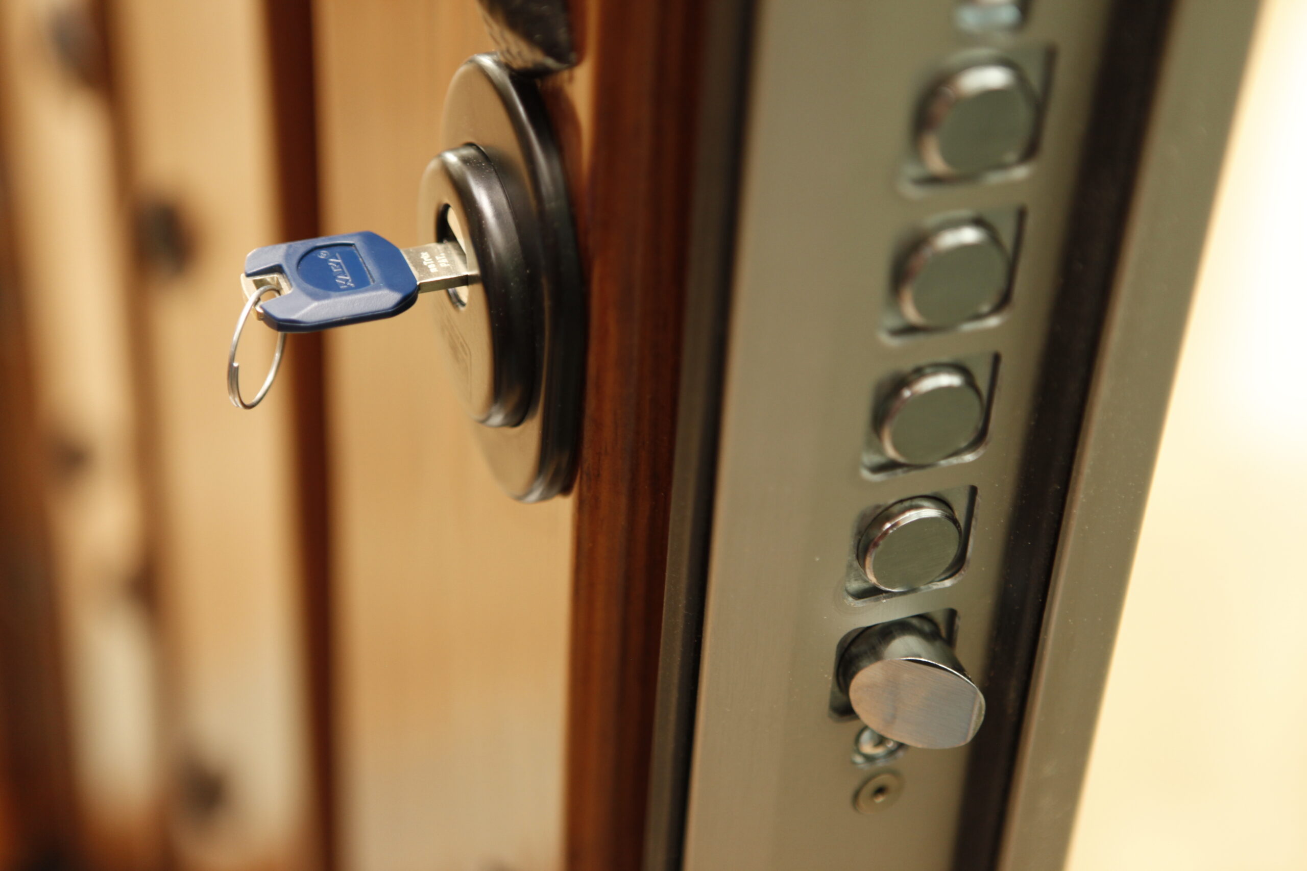 Puerta acorazada Kiuso abierta