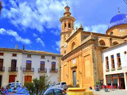 Iglesia y plaza de Jalón