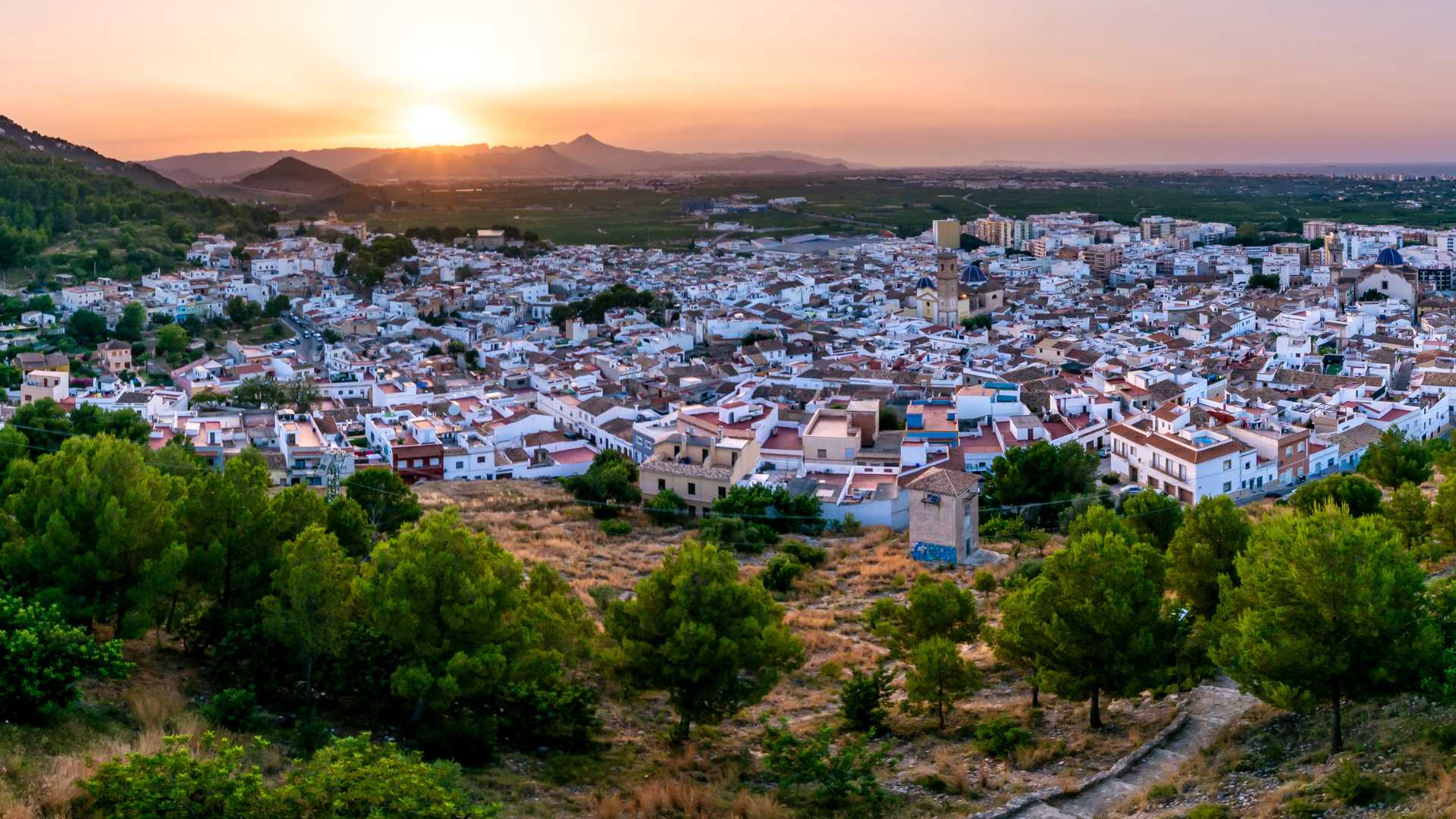 Vistas de Oliva pueblo desde la montaña
