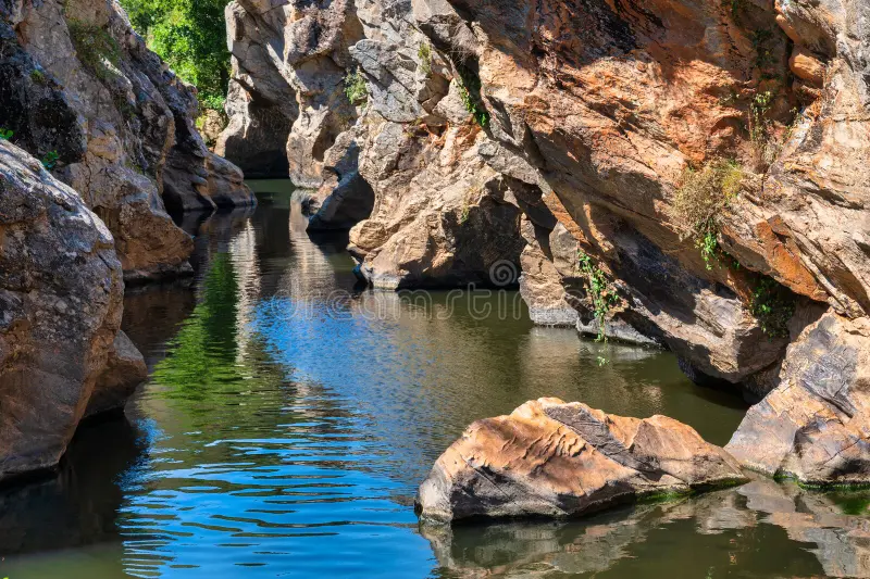 Rio de PEgo con rocas